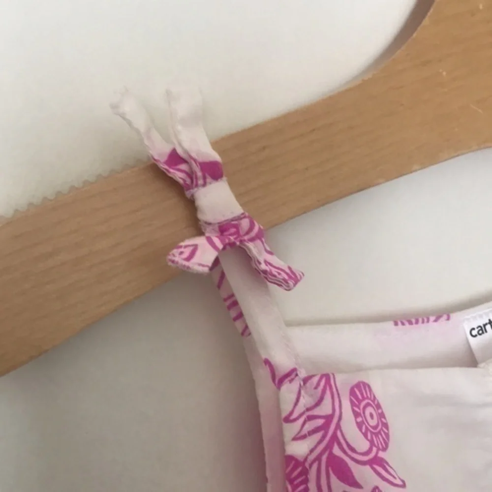 Carter’s 2T dress white flowers design
